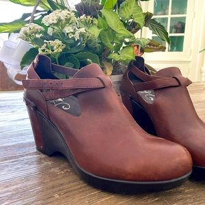 Dansko shoes so. 42. Lightly used some wear.